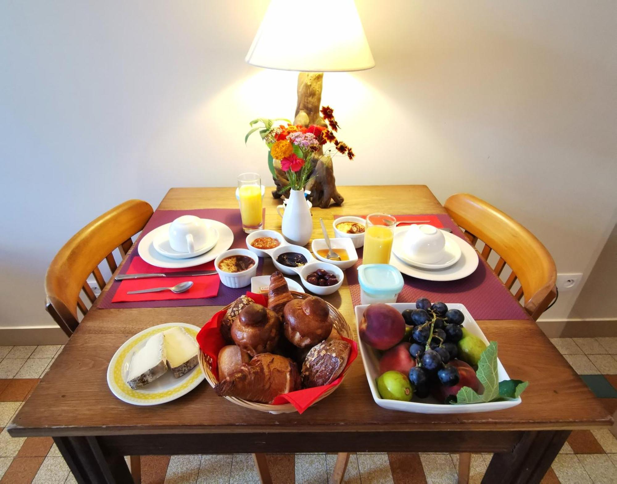 Logis Hotel Restaurant La Barguillere Saint-Pierre-de-Rivière Zewnętrze zdjęcie